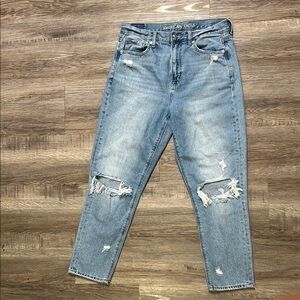American Eagle Light Wash MOM Jeans
